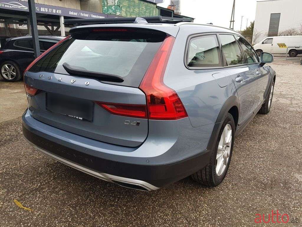 2019' Volvo V90 photo #6
