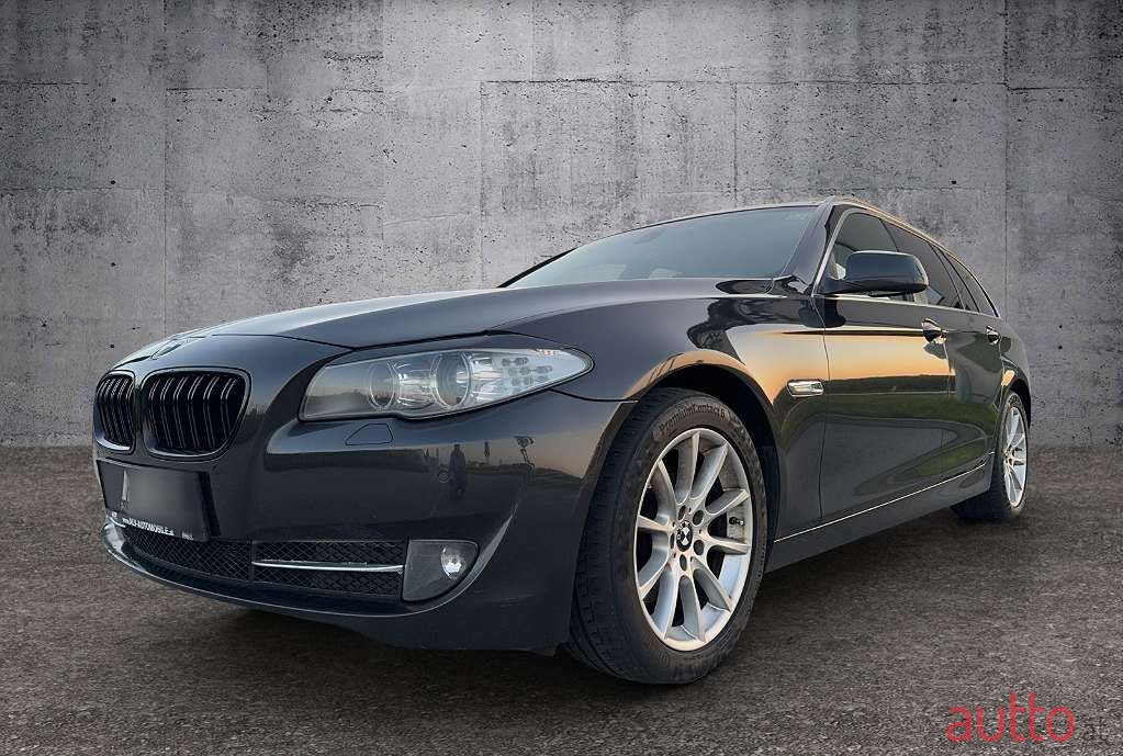2011' BMW 5Er-Reihe photo #2
