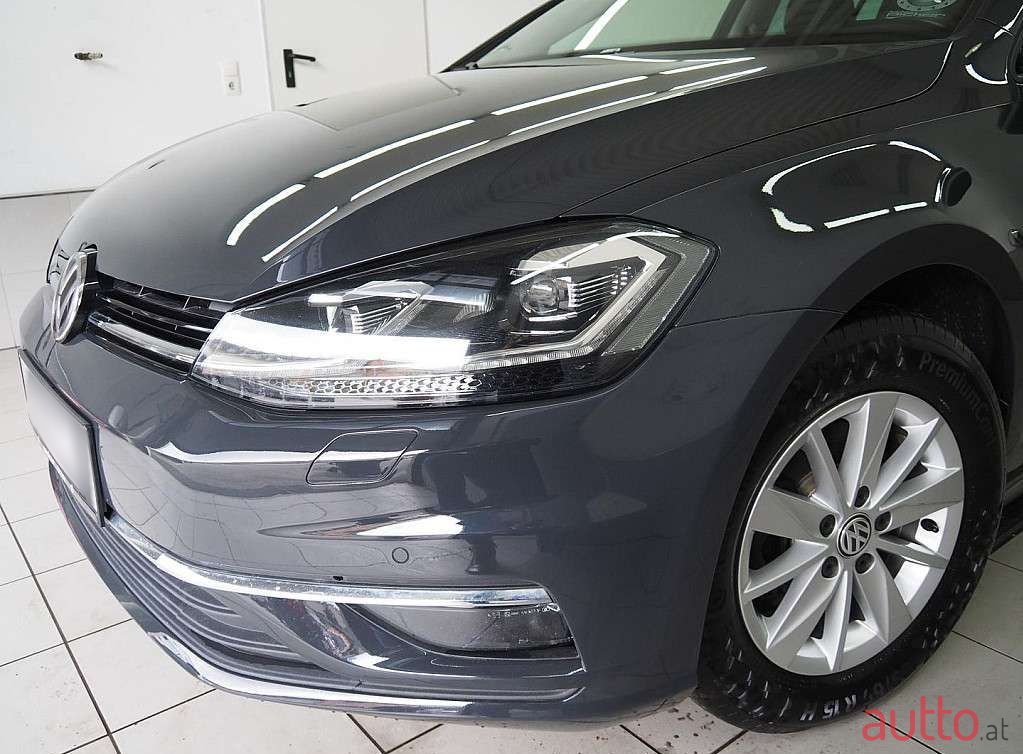 2017' Volkswagen Golf photo #3