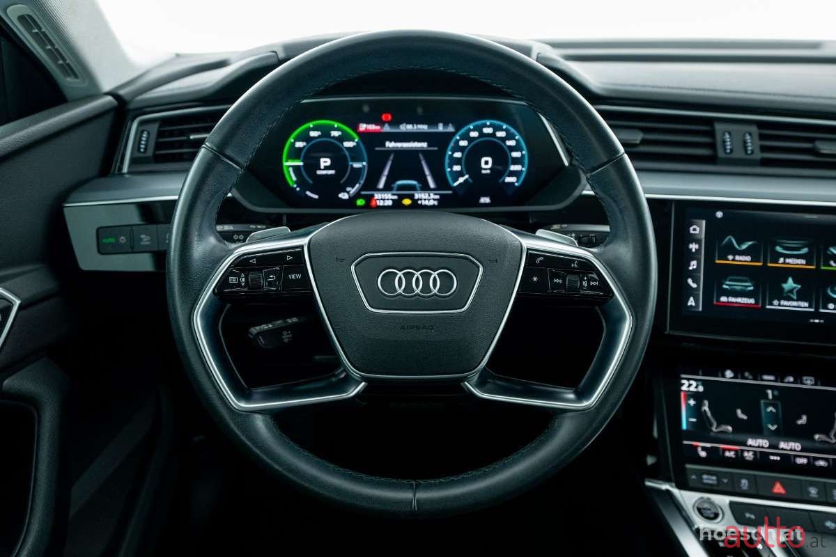 2022' Audi e-tron photo #6