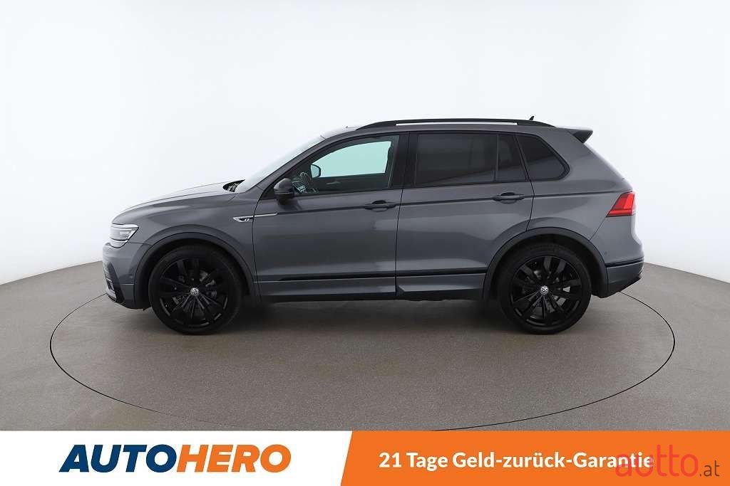 2019' Volkswagen Tiguan photo #2