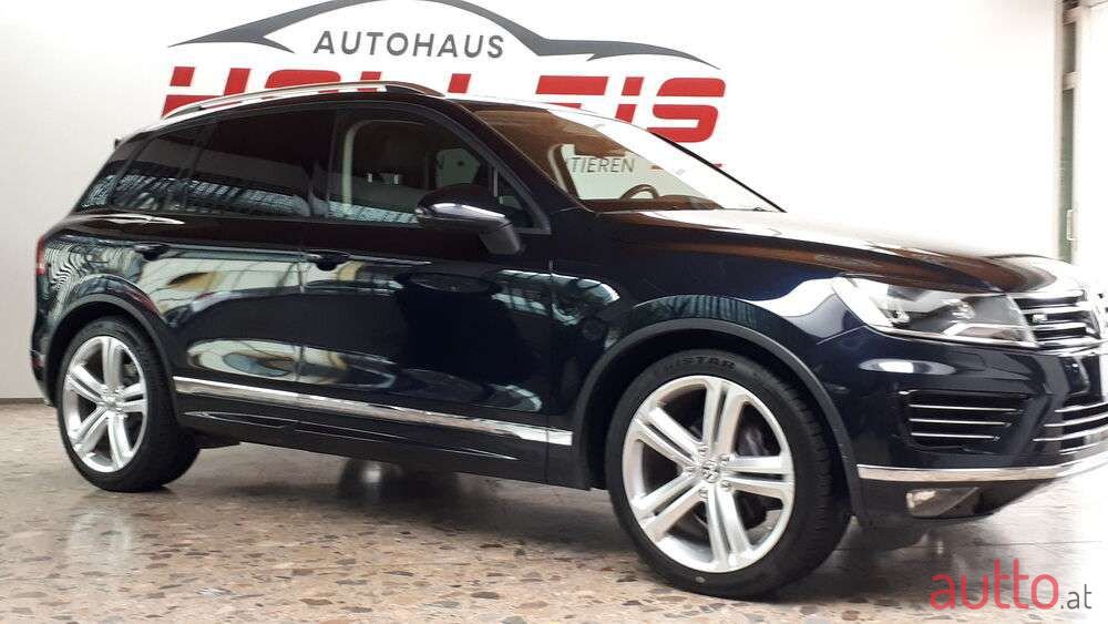 2015' Volkswagen Touareg photo #6