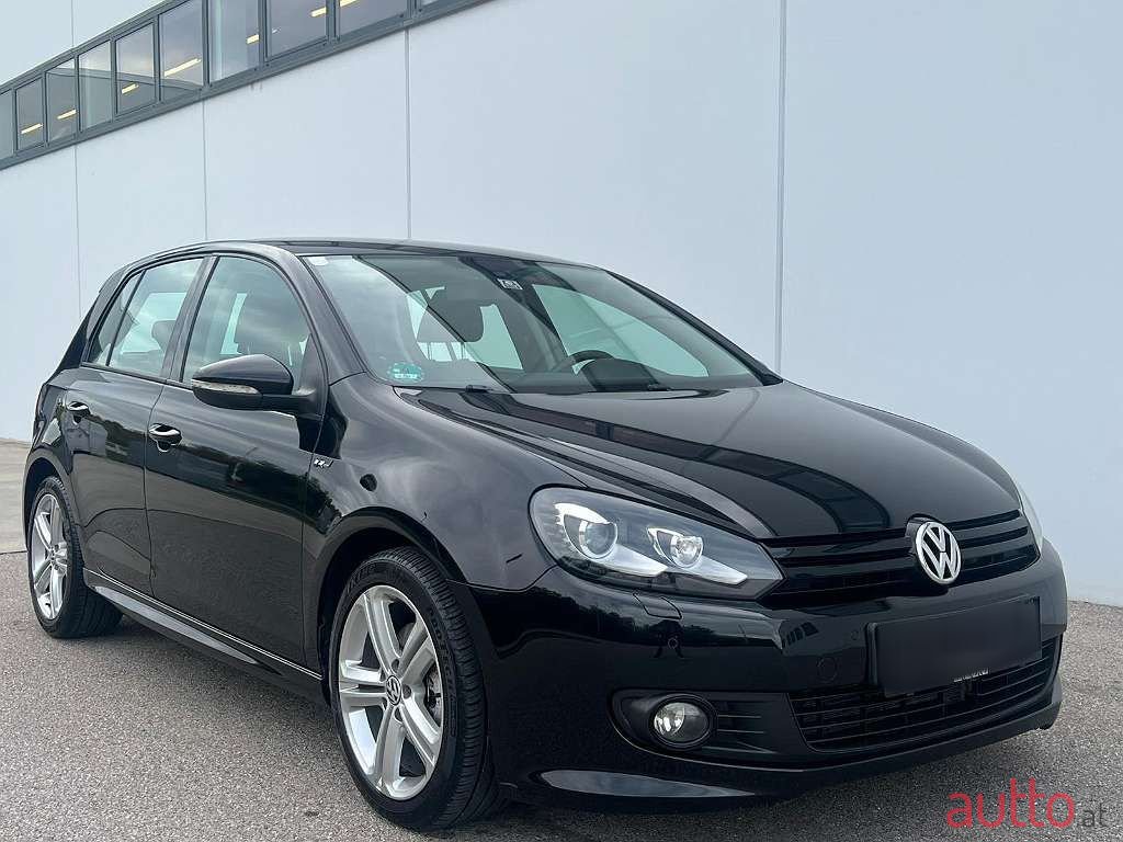 2011' Volkswagen Golf photo #4