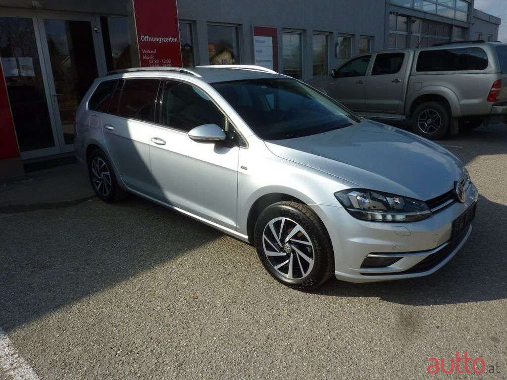 2018' Volkswagen Golf photo #6