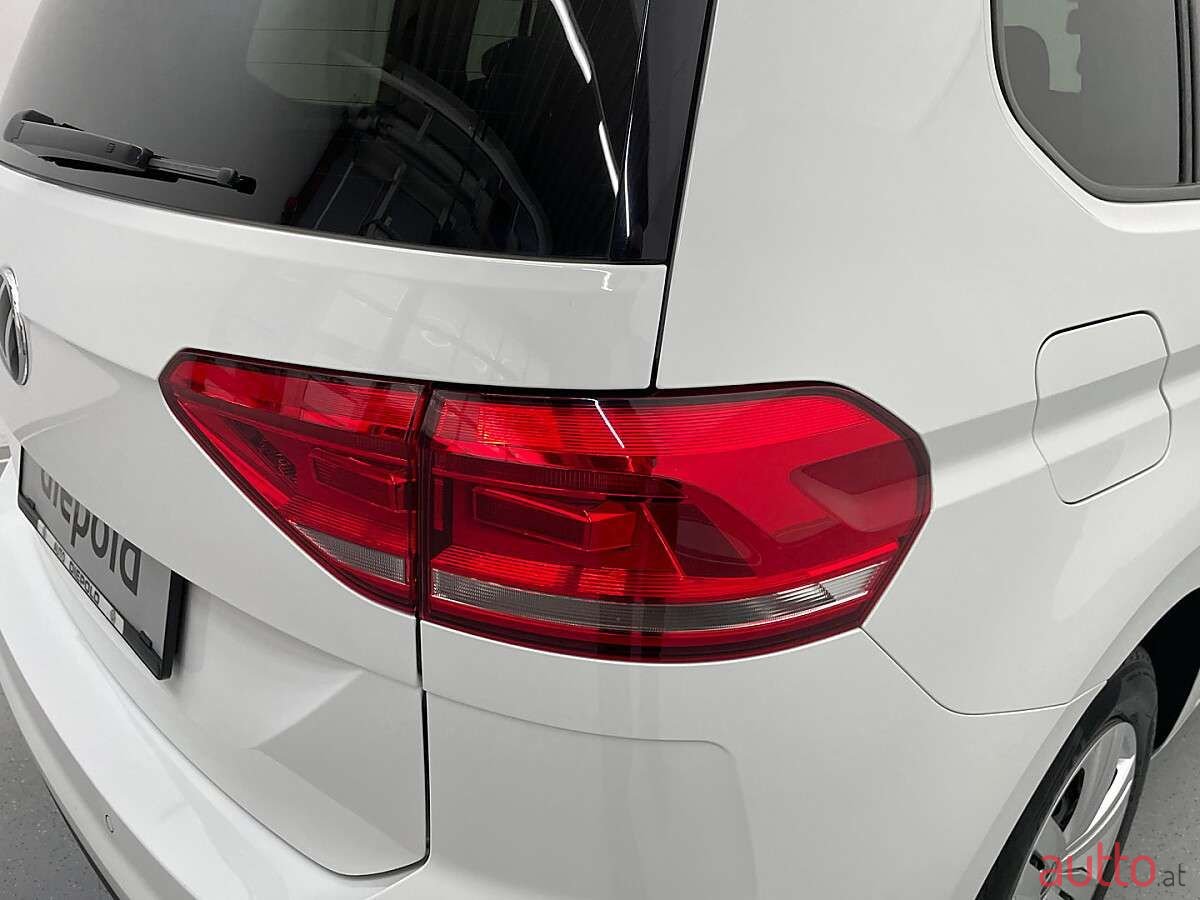 2021' Volkswagen Touran photo #6