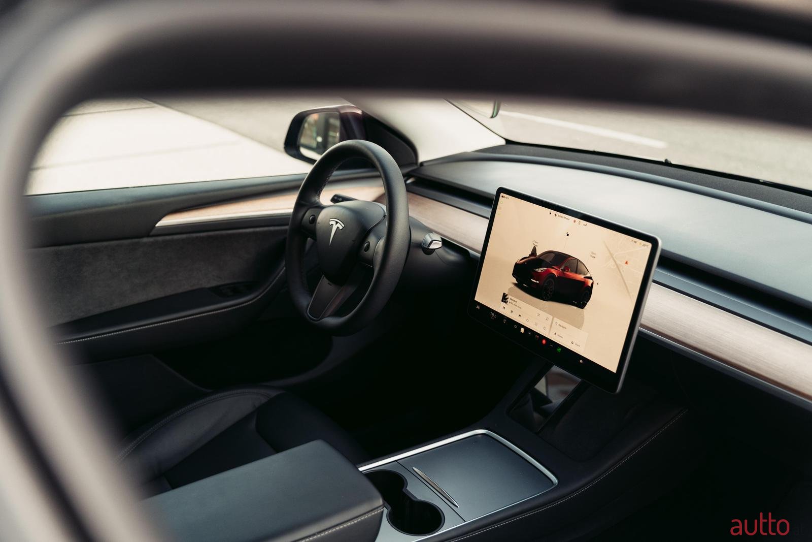 2023' Tesla Model Y Performance photo #3