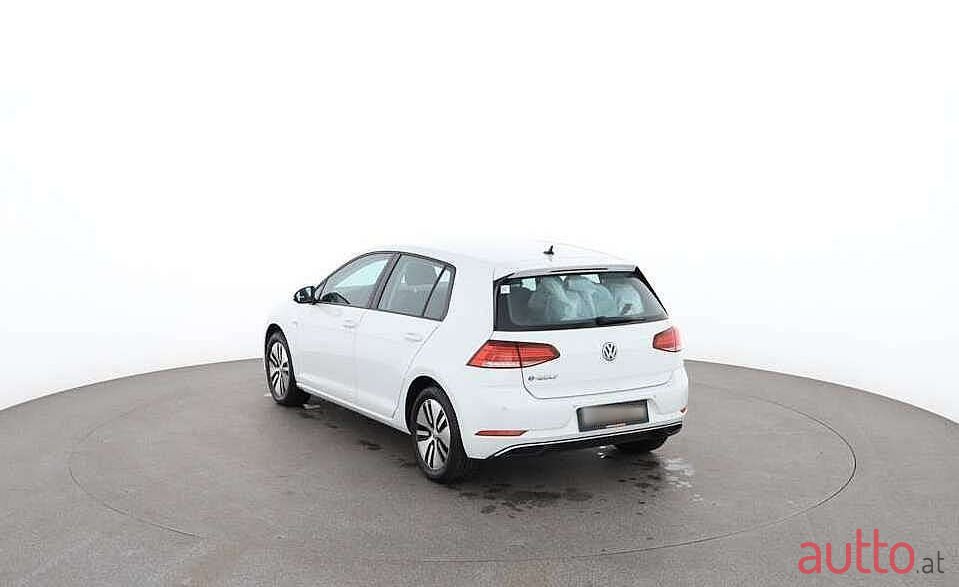 2017' Volkswagen Golf photo #4