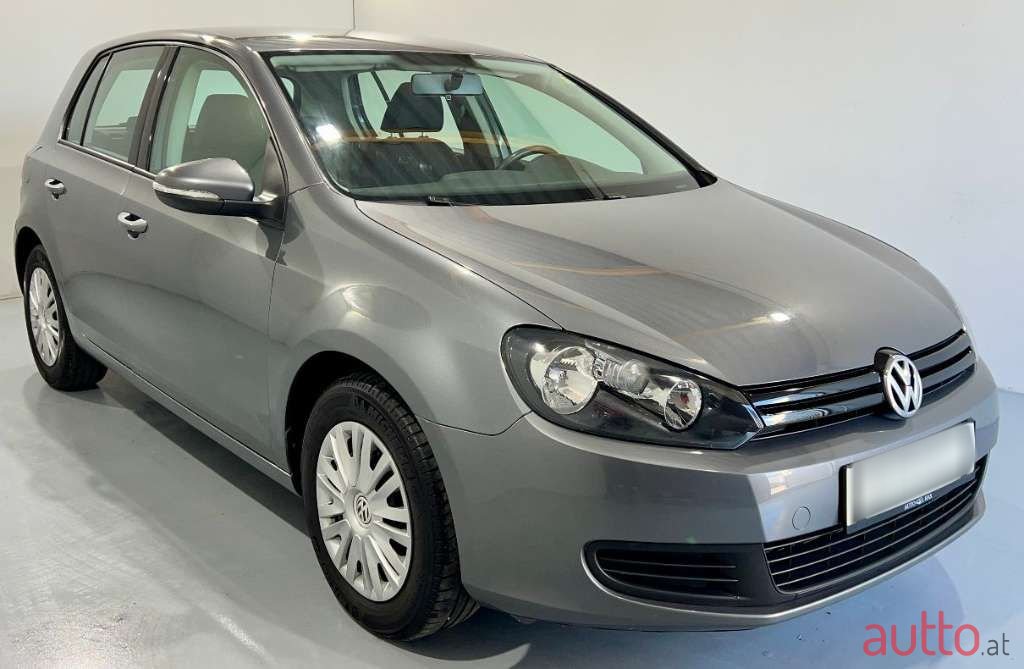 2011' Volkswagen Golf photo #2
