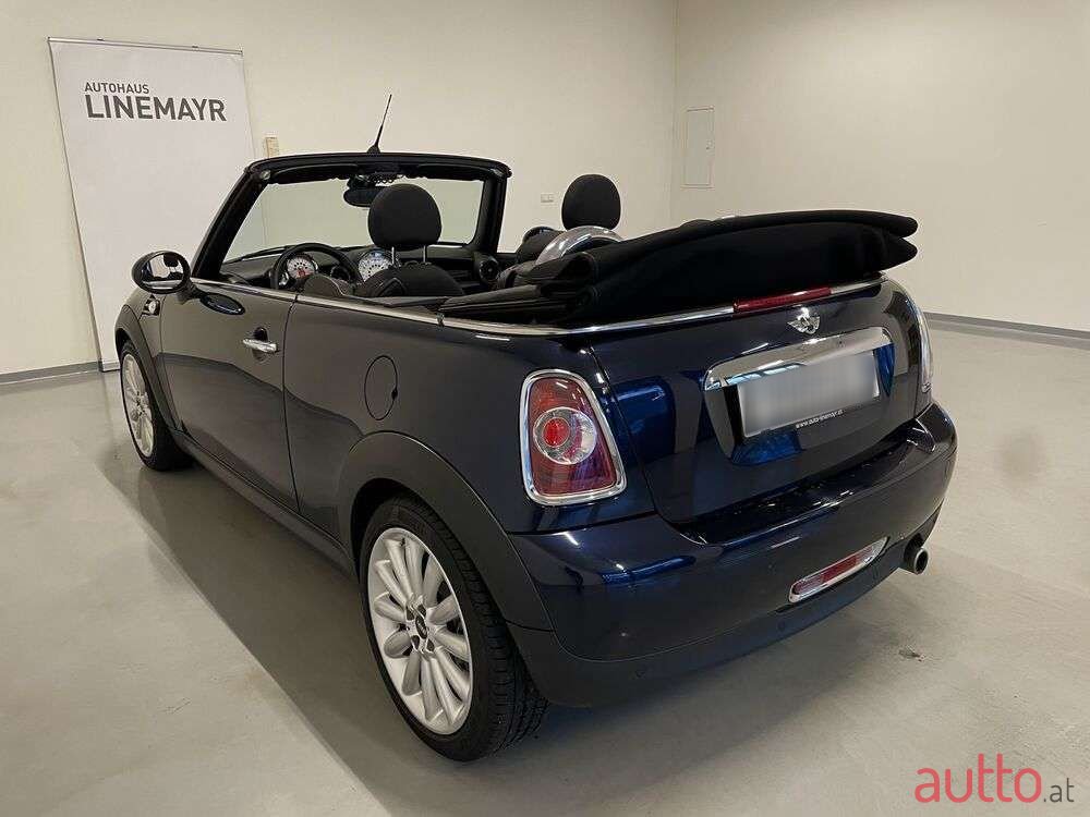 2012' MINI Cabrio photo #5