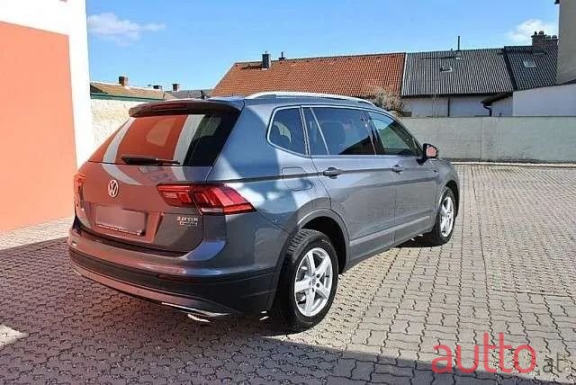 2018' Volkswagen Tiguan Allspace photo #6