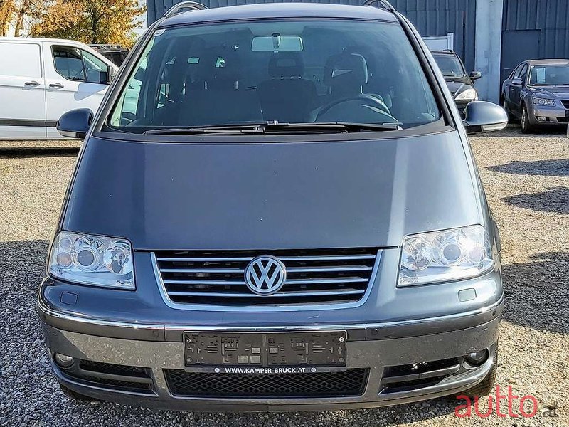 2008' Volkswagen Sharan photo #3