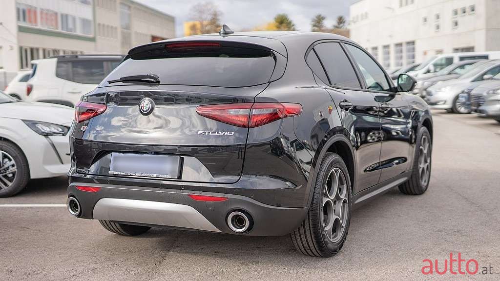 2021' Alfa Romeo Stelvio photo #5