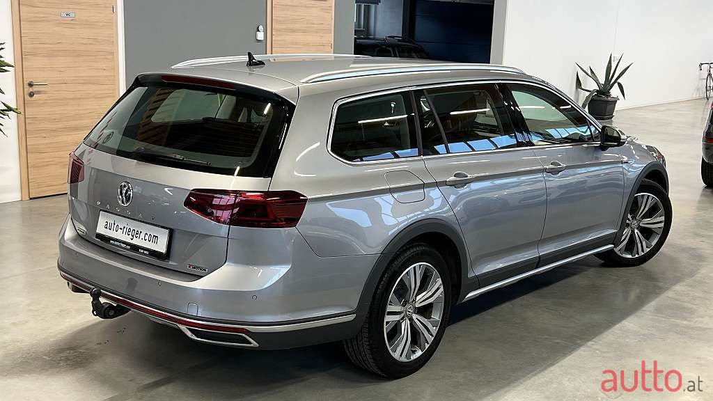 2019' Volkswagen Passat photo #1