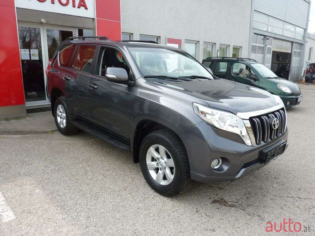 2016' Toyota Land Cruiser photo #6