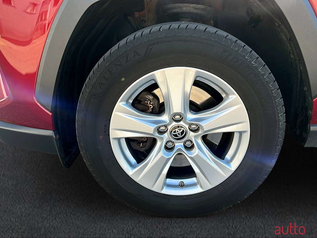 2020' Toyota RAV4 photo #3