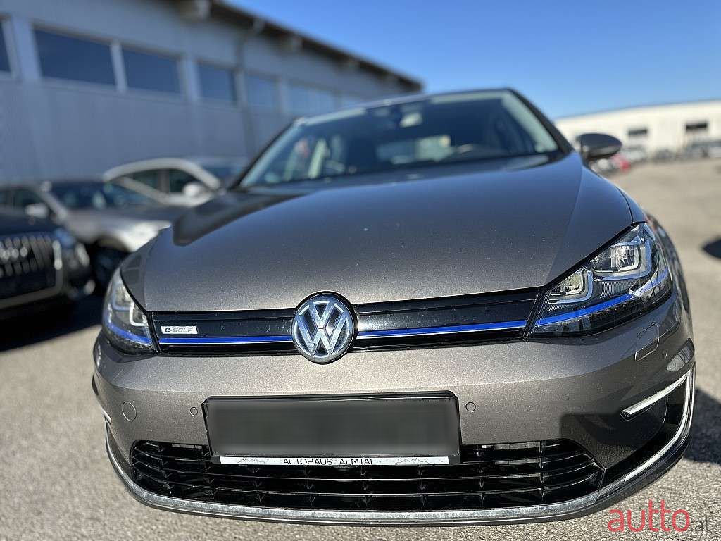 2016' Volkswagen Golf photo #2