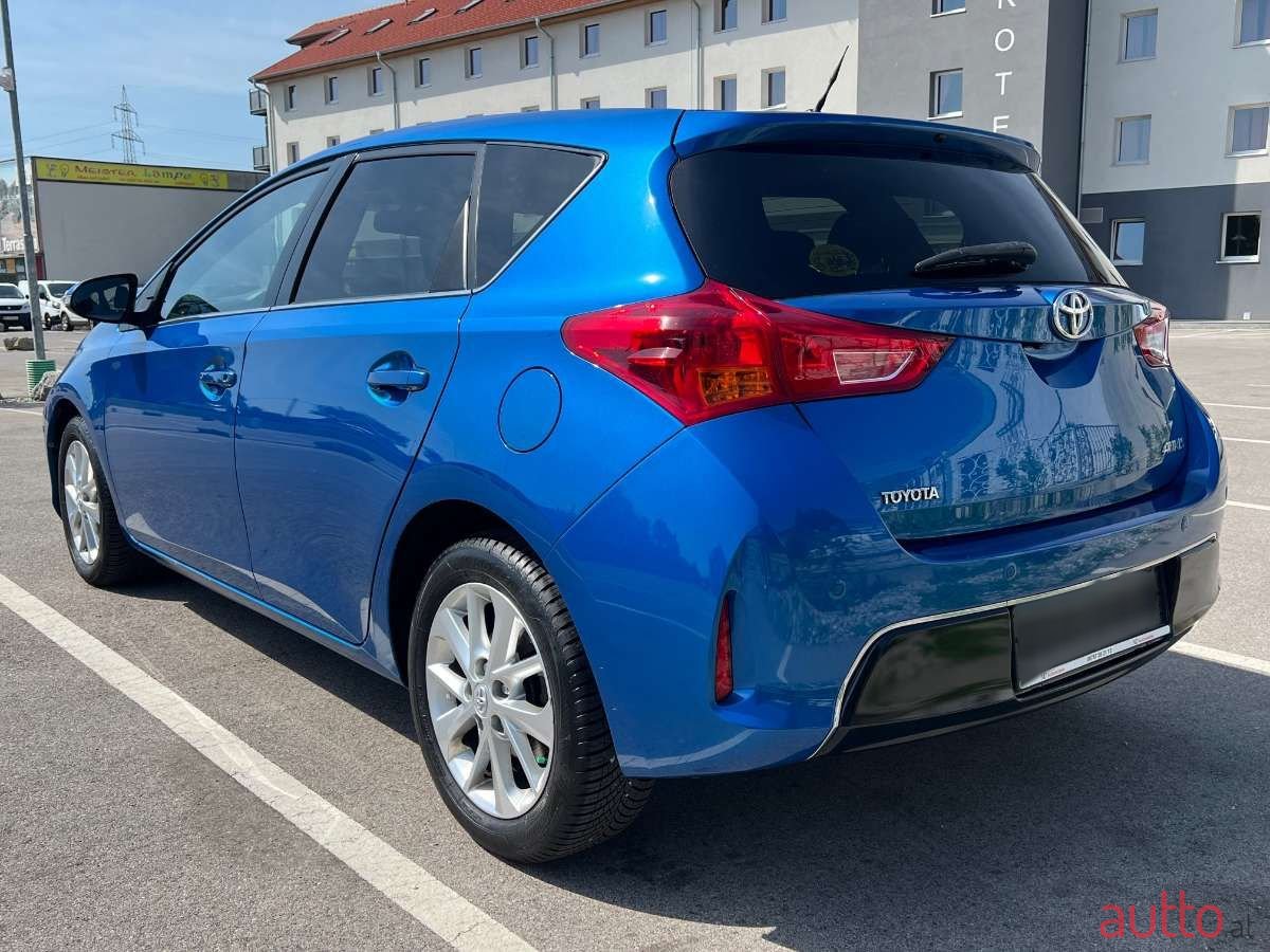 2014' Toyota Auris photo #5