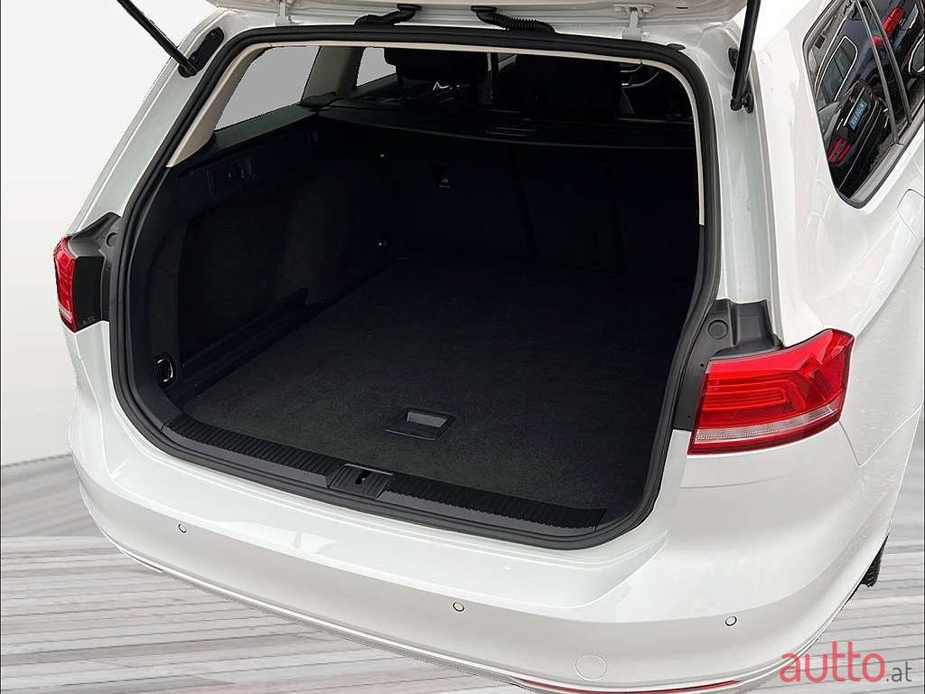 2016' Volkswagen Passat photo #3