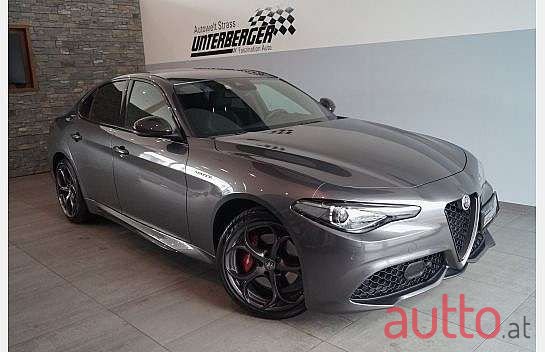 2019' Alfa Romeo Giulia photo #1