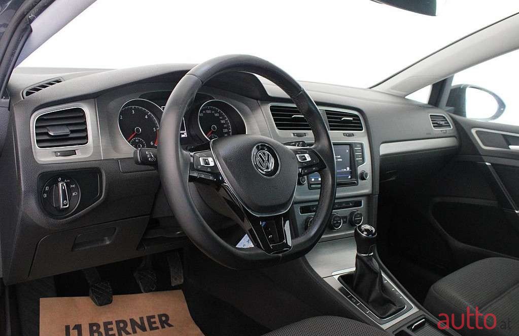 2016' Volkswagen Golf photo #5