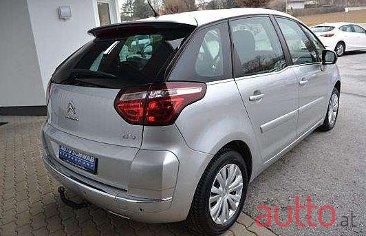 2012' Citroen C4 Picasso photo #1