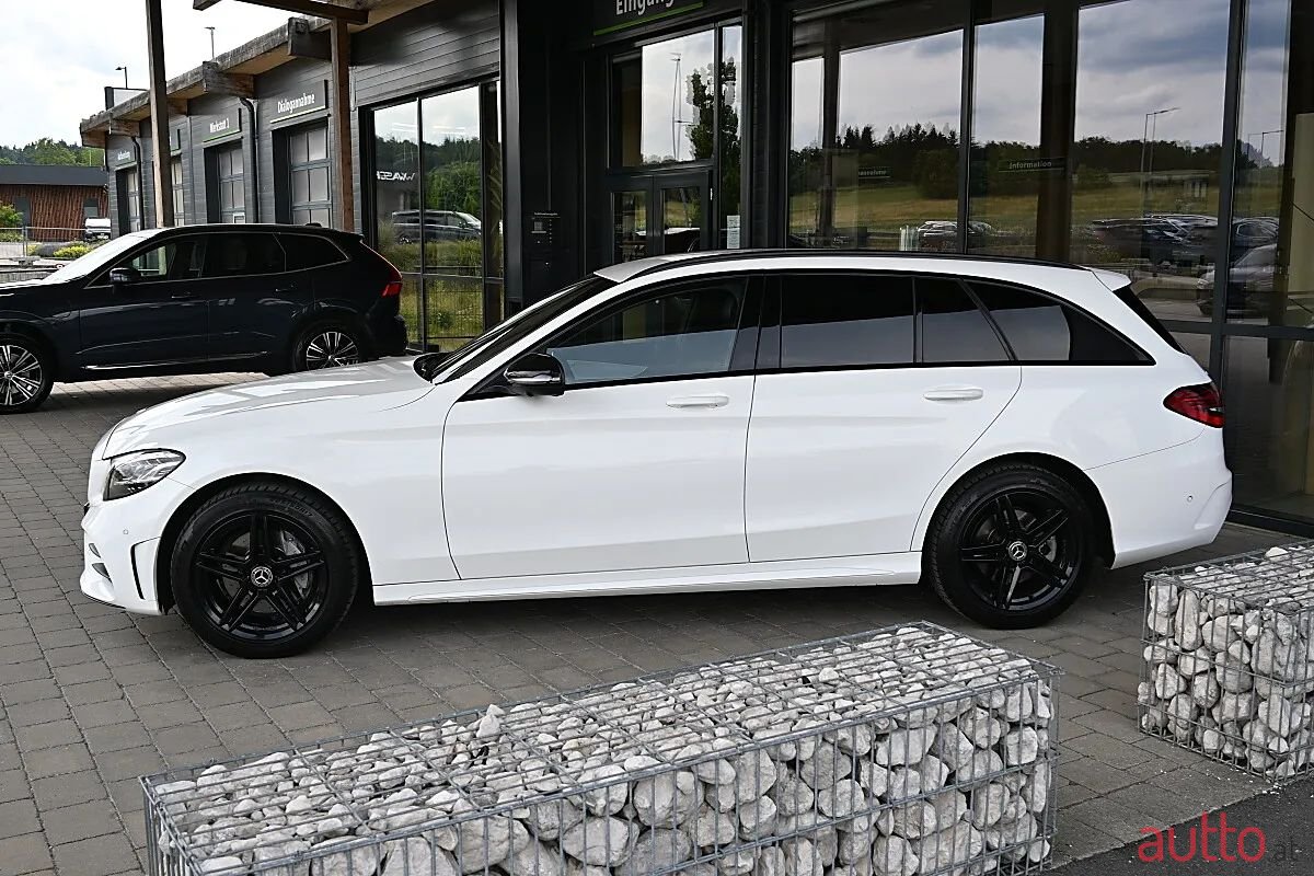 2018' Mercedes-Benz C-Klasse photo #2