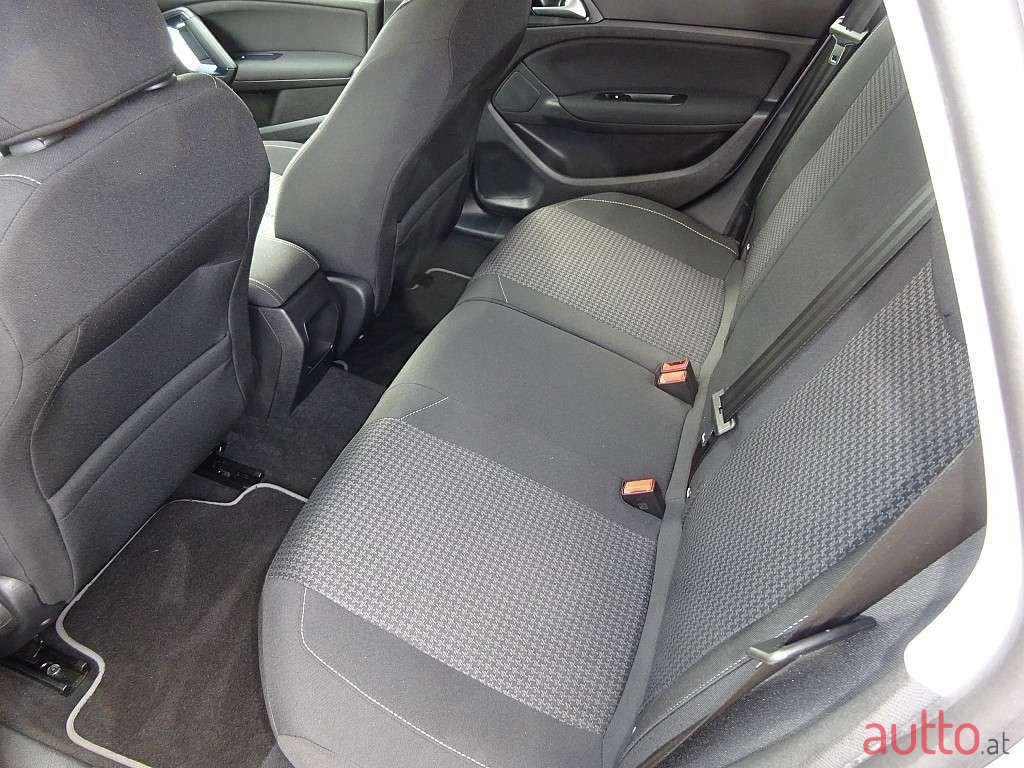 2018' Peugeot 308 photo #6