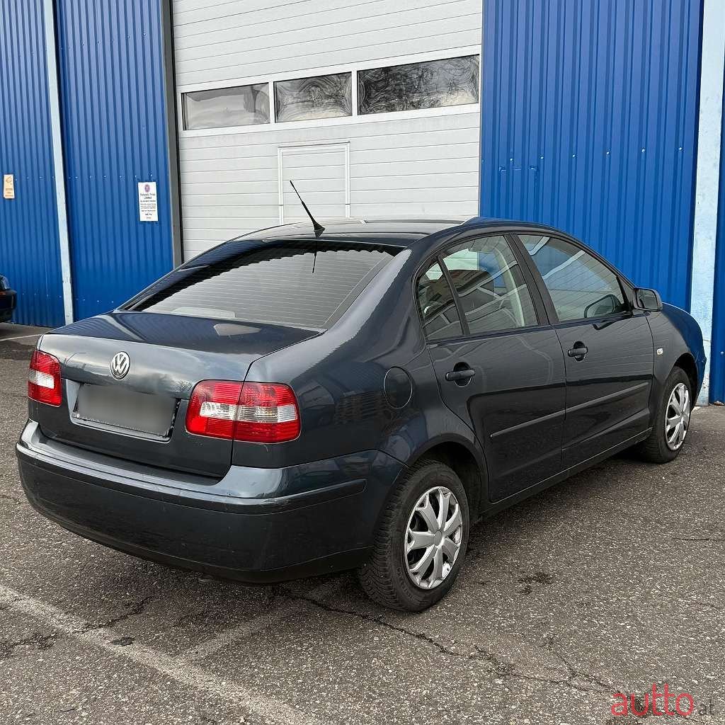 2004' Volkswagen Polo photo #5