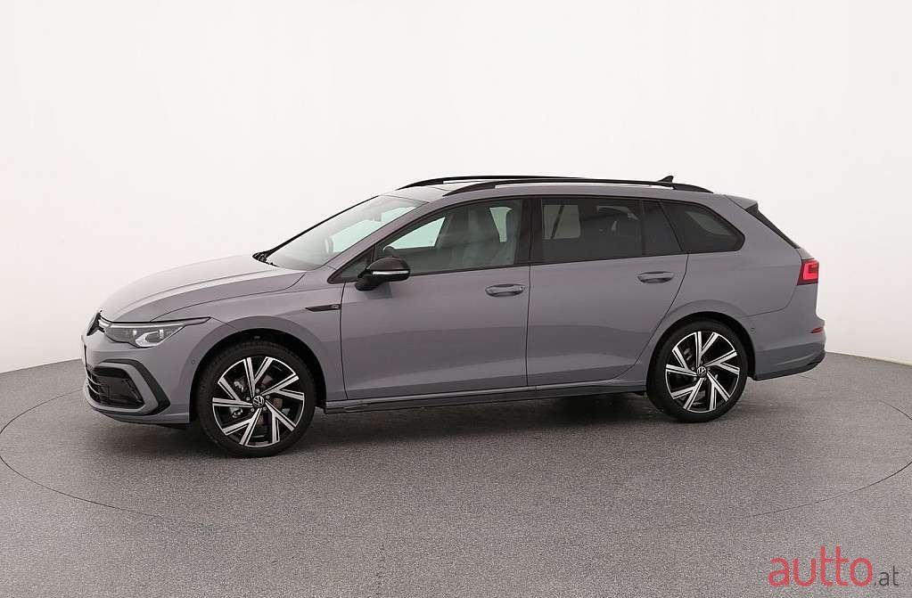 2023' Volkswagen Golf photo #2
