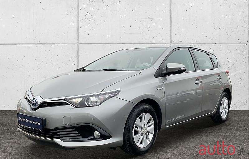 2015' Toyota Auris photo #1