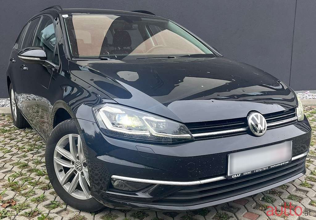 2019' Volkswagen Golf photo #5