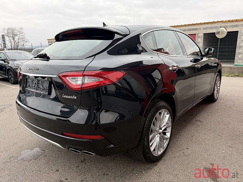 2020' Maserati Levante photo #6