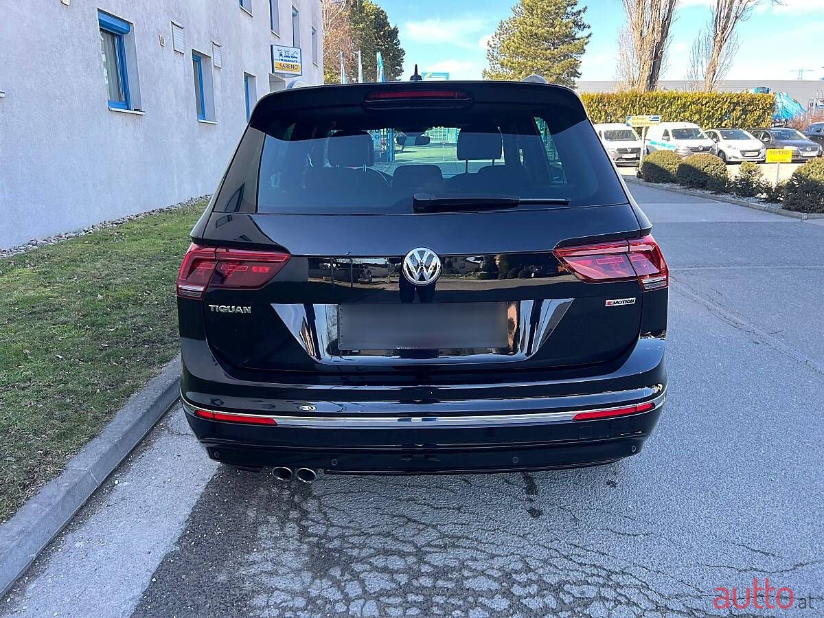 2018' Volkswagen Tiguan photo #4