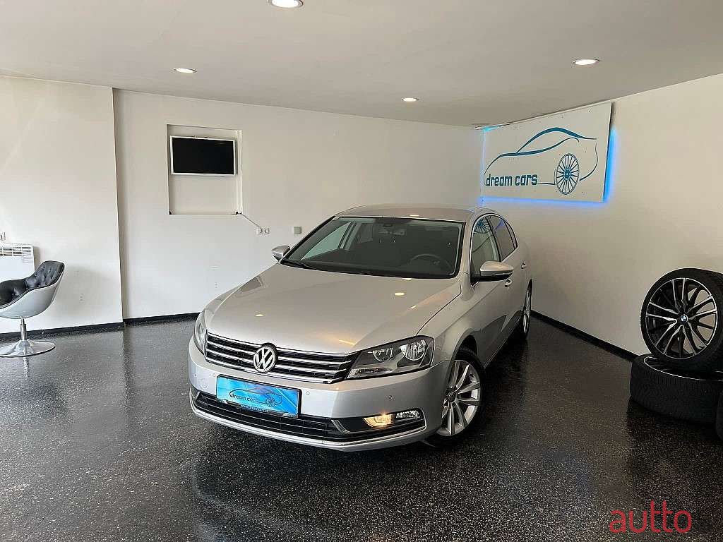 2011' Volkswagen Passat photo #1