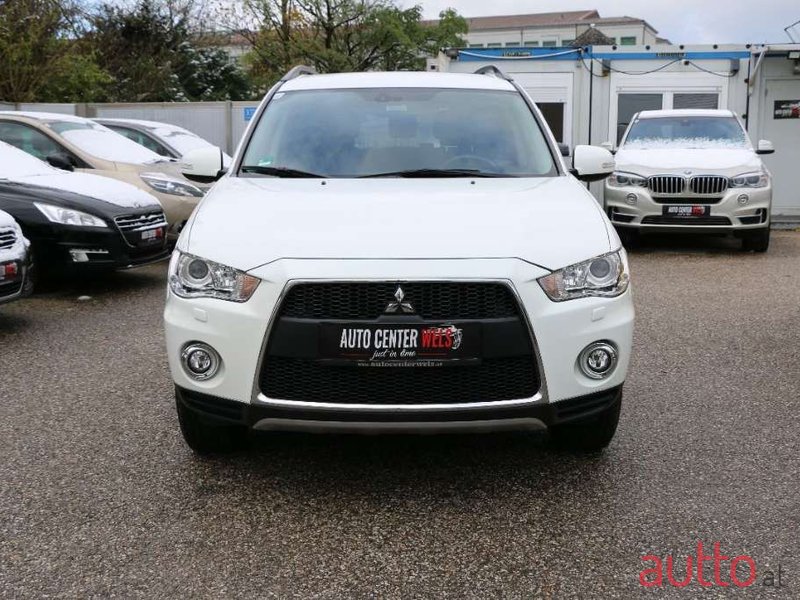 2012' Mitsubishi Outlander photo #2