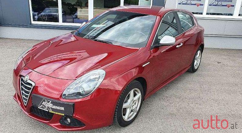 2011' Alfa Romeo Giulietta photo #1