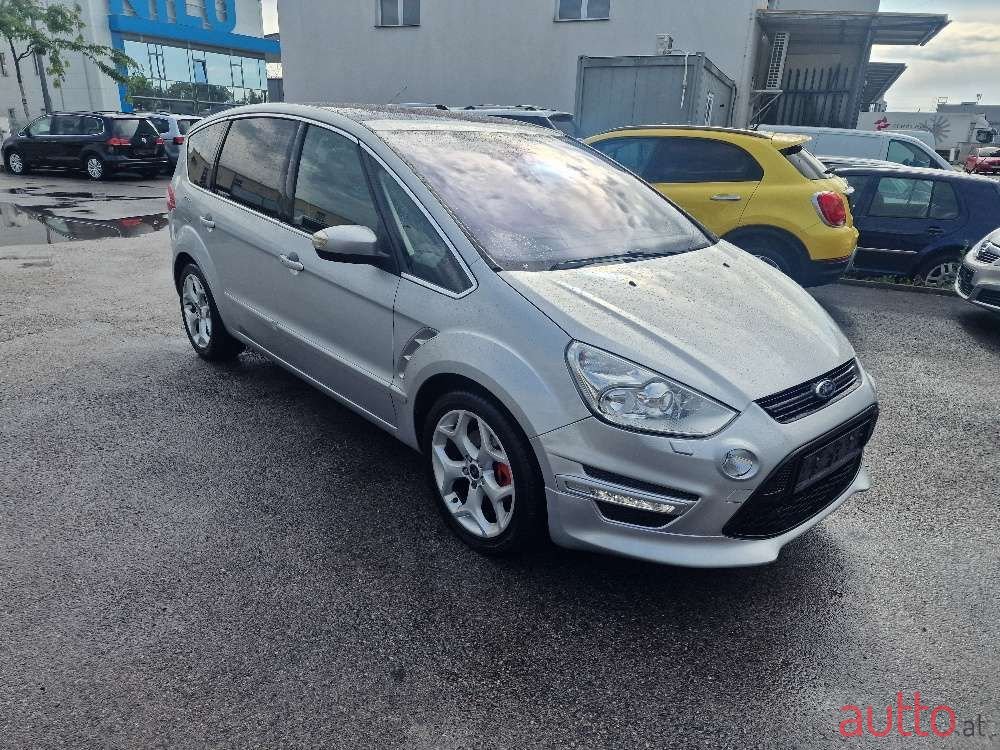 2013' Ford S-Max photo #2