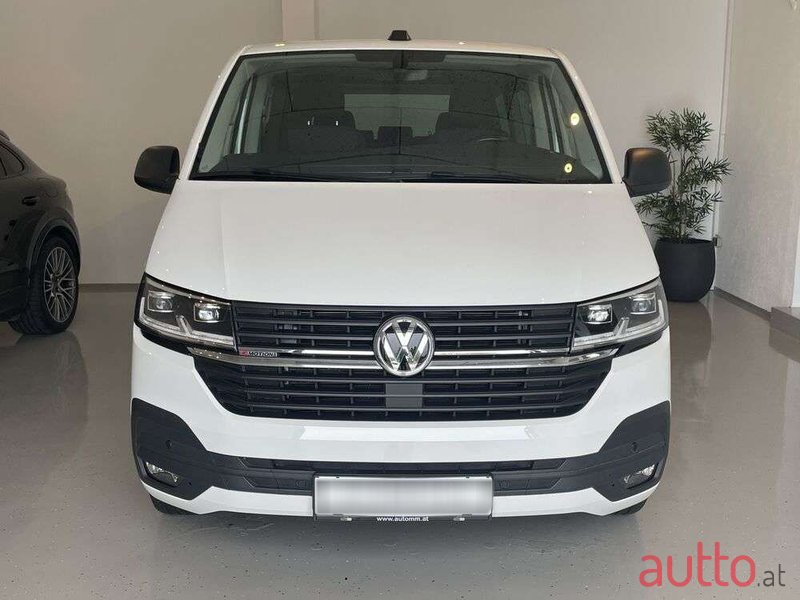 2020' Volkswagen Multivan photo #3