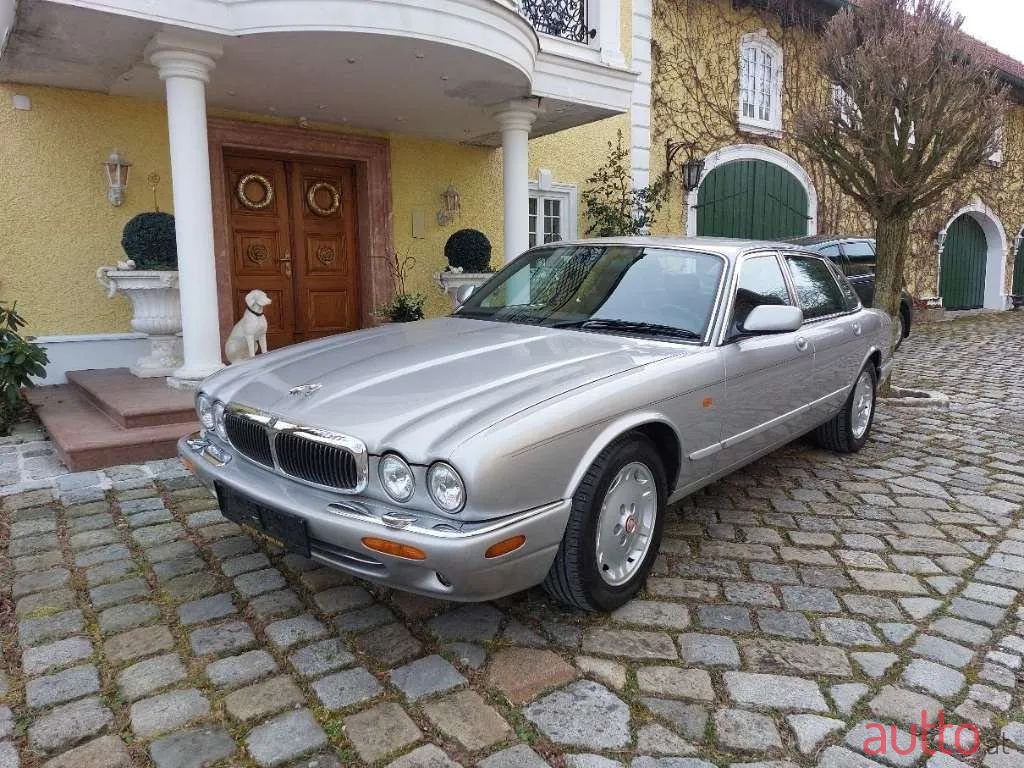 2000' Jaguar XJ photo #1