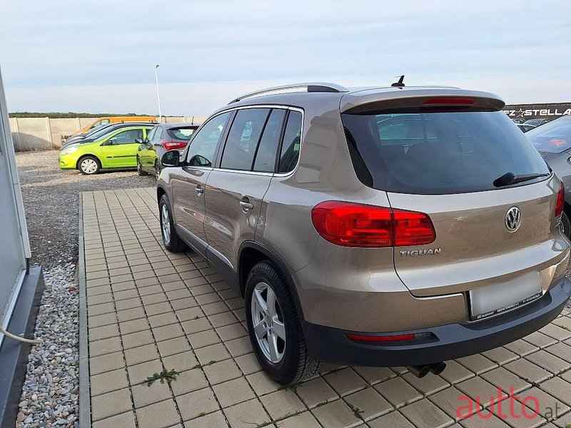 2012' Volkswagen Tiguan photo #6