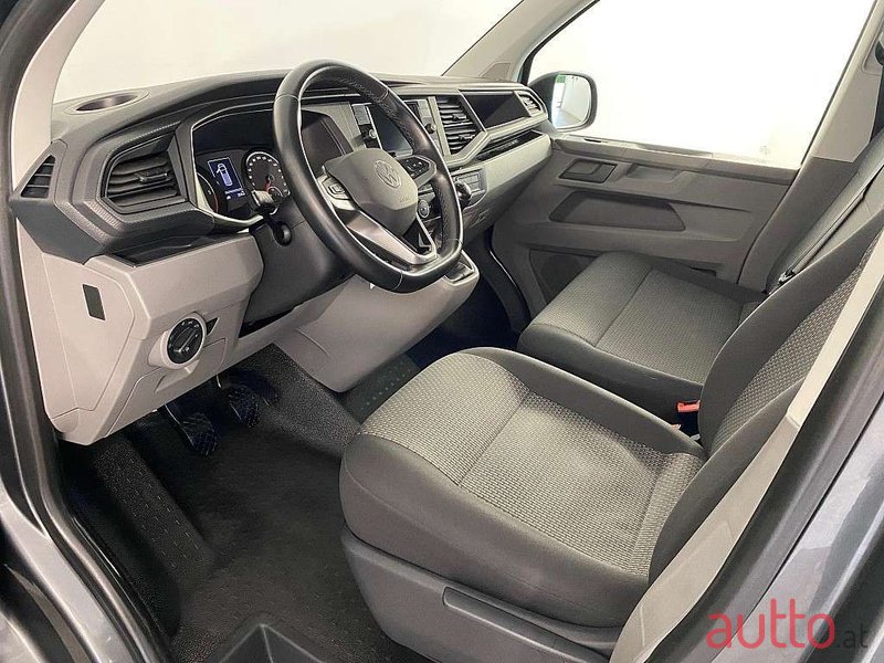 2022' Volkswagen Caravelle photo #5