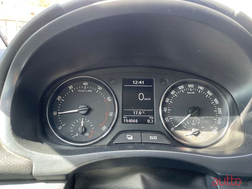 2011' Skoda Fabia photo #6