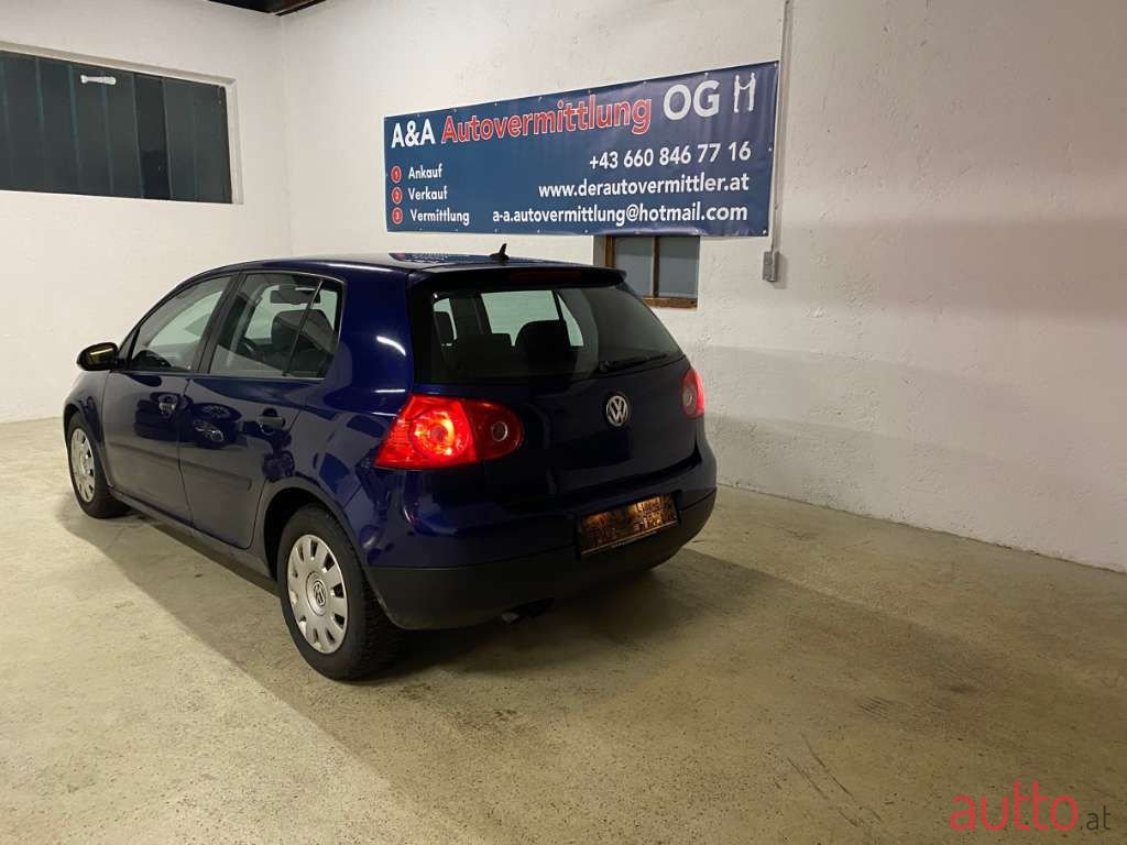 2004' Volkswagen Golf photo #3