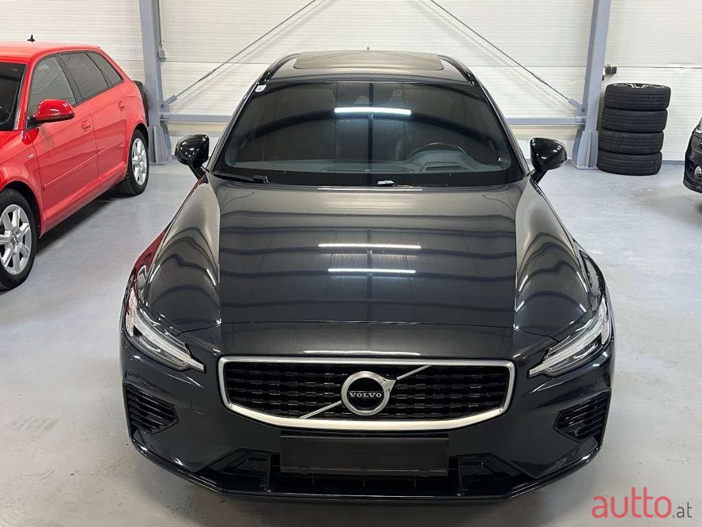 2019' Volvo V60 photo #3