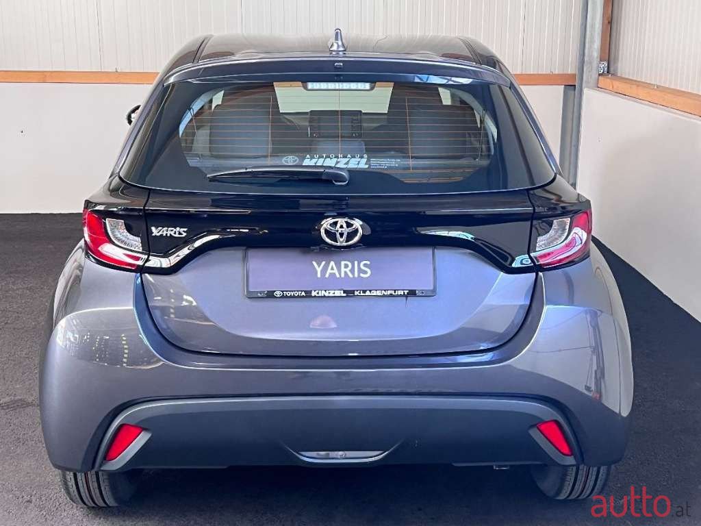 2022' Toyota Yaris photo #5