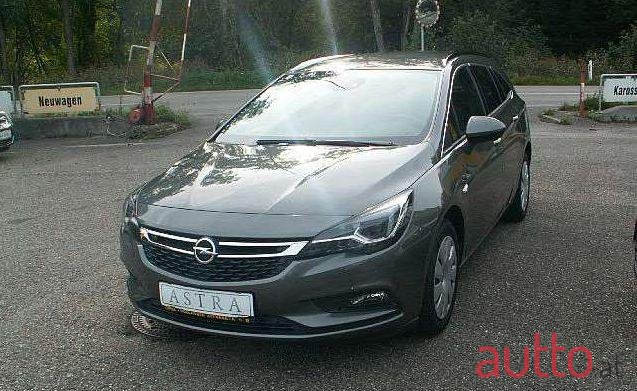 2018' Opel Astra photo #2