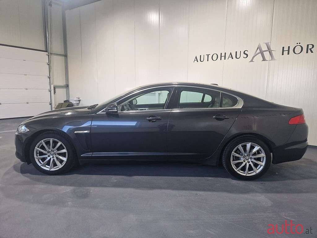 2012' Jaguar XF photo #5