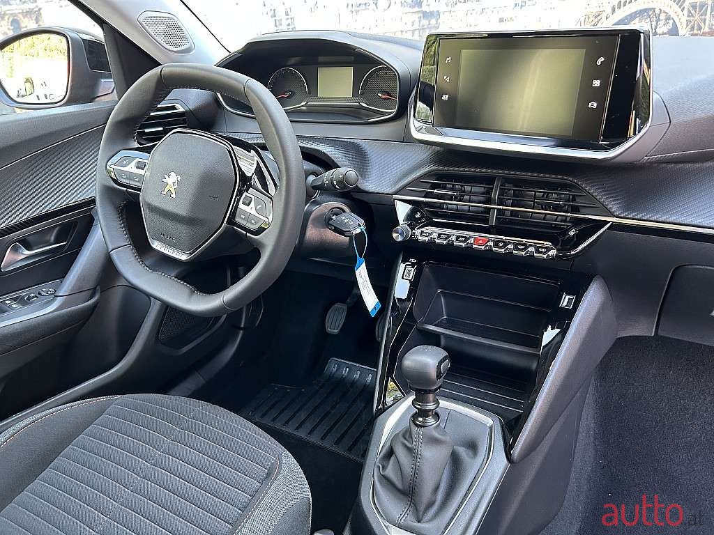 2022' Peugeot 2008 photo #4