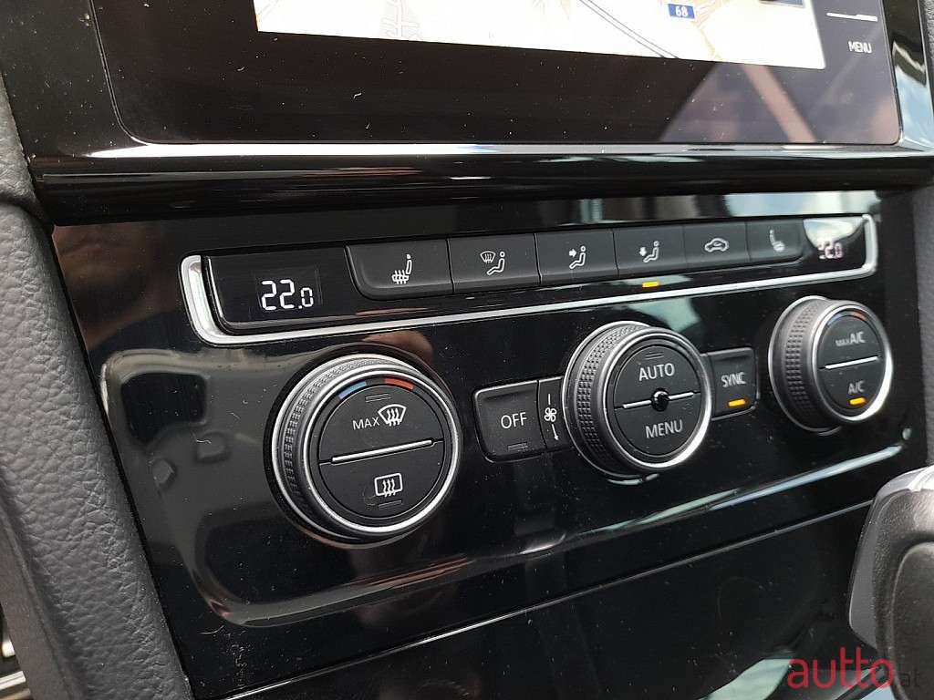 2019' Volkswagen Golf photo #3