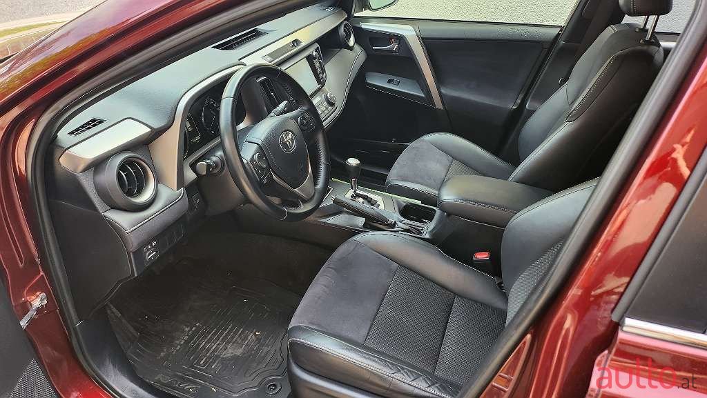 2016' Toyota RAV4 photo #5